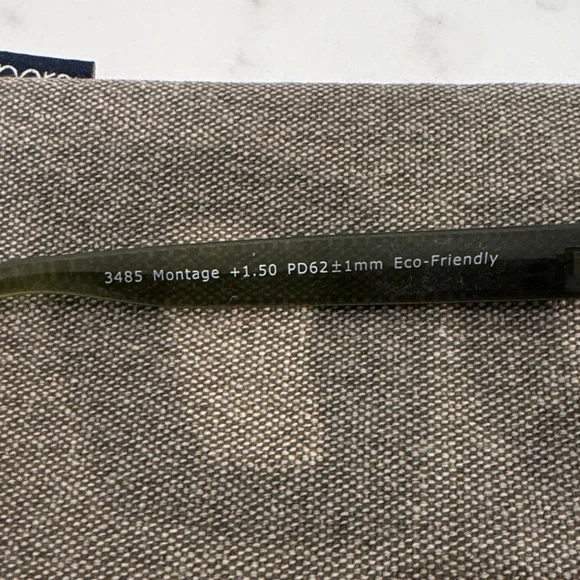 Black Square Glasses with Case - Picture 2 of 12